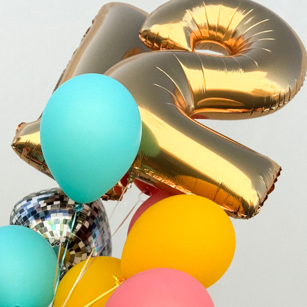 The Easiest Way to Decorate Your Hotel or Airbnb in Vegas 🎉🏨🎈 | We Poppin' Las Vegas